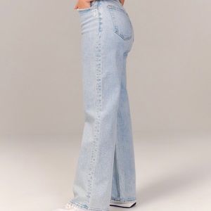 BRAND NEW Abercrombie & Fitch Curve Love High Rise 90s Relaxed Jeans